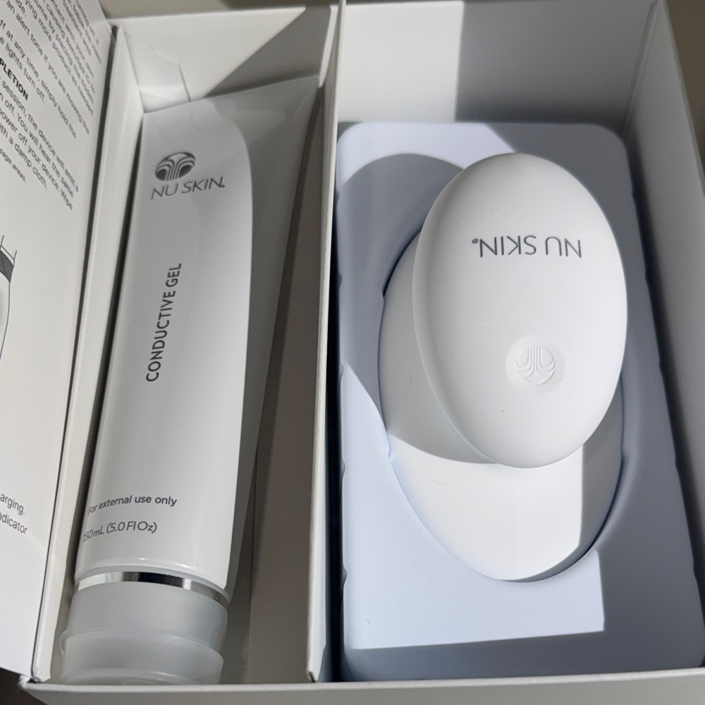 Nu Skin RenuSpa iO Facial Device - White - Picture 2 of 2